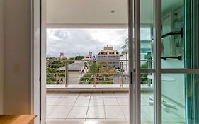 Apto c/ piscina a 250m da praia de Jurerê AYA201